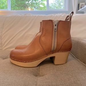 Swedish Hasbeens “Zip it Emy” handmade clogs, size 39